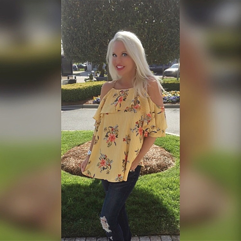LAST 1!! ☀️ Gorgeous Pale Yellow Ruffled Tunic! - Picture 2 of 5